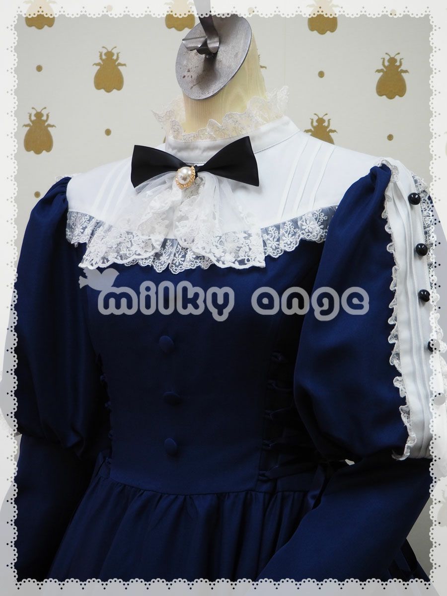 エプロンをはずしたスタイル　バストアップ